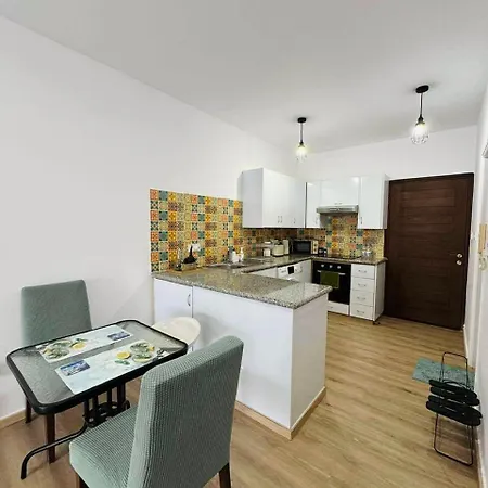 Cozy With Pool,great For Couples & Families, Center Paphos