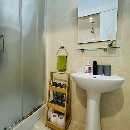 Cozy With Pool,great For Couples & Families, Center Apartment Paphos