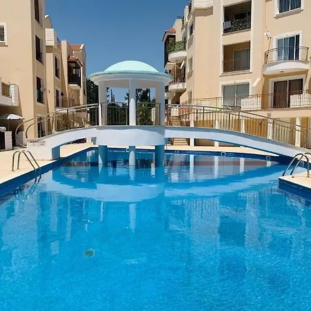 Cozy With Pool,great For Couples & Families, Center Apartment Paphos