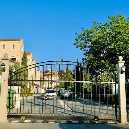 Cozy With Pool,great For Couples & Families, Center Apartment *