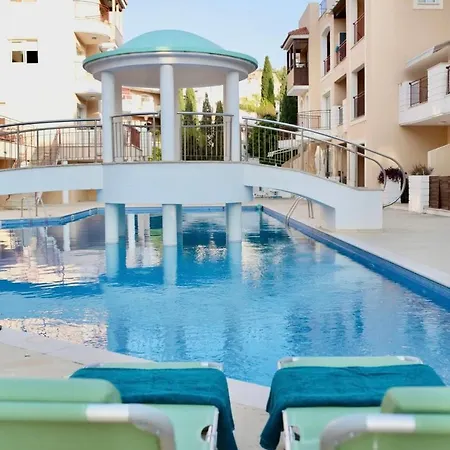 Apartment Cozy With Pool,great For Couples & Families, Center Paphos