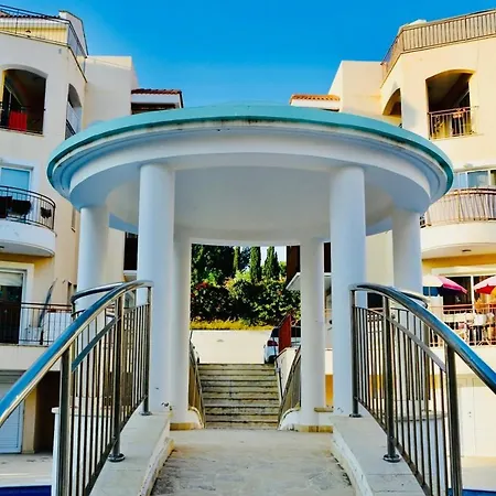 Apartment Cozy With Pool,great For Couples & Families, Center