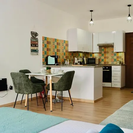 Apartment Cozy With Pool,great For Couples & Families, Center